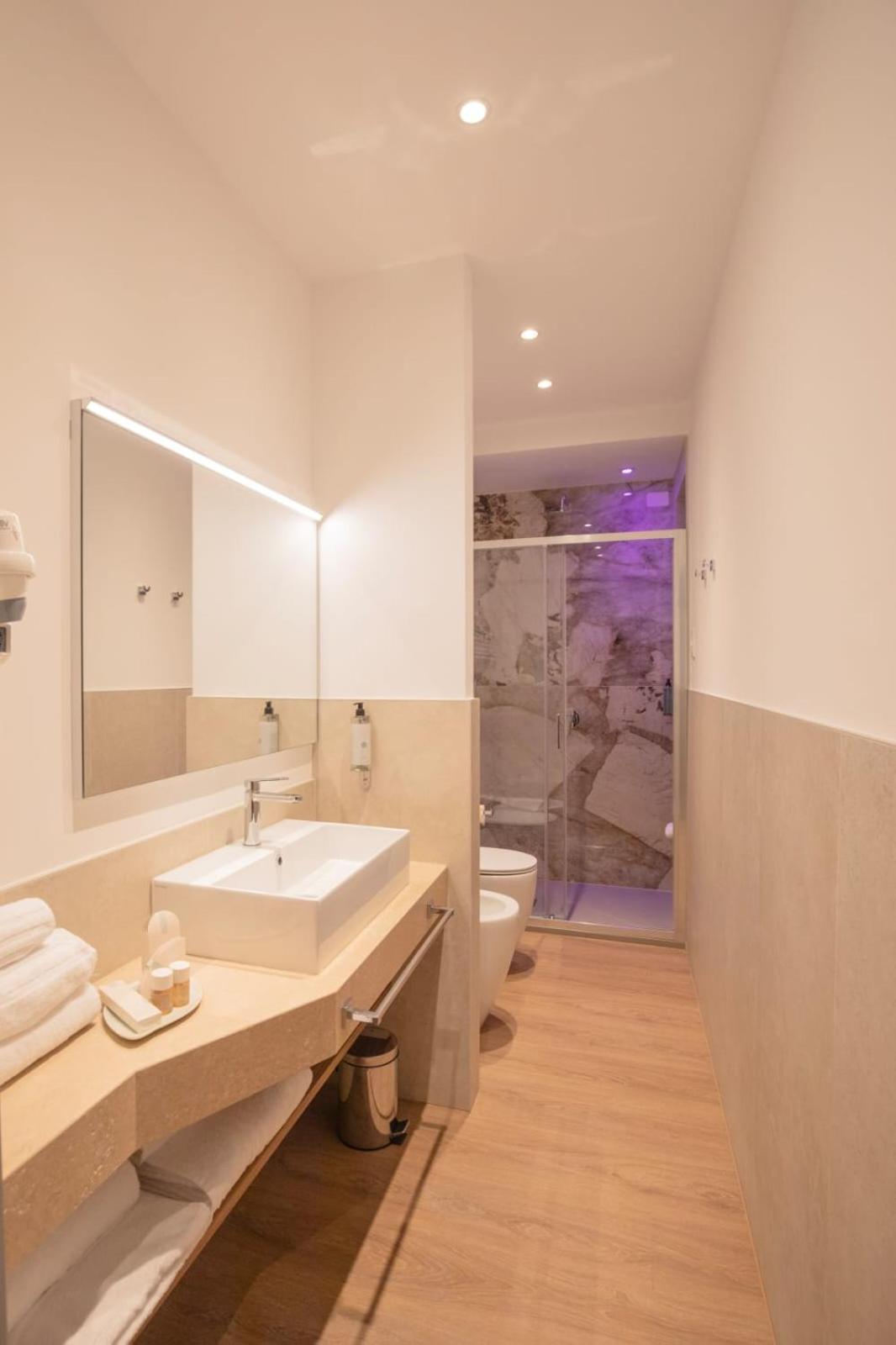 Отель Trevi Monti House Рим Экстерьер фото