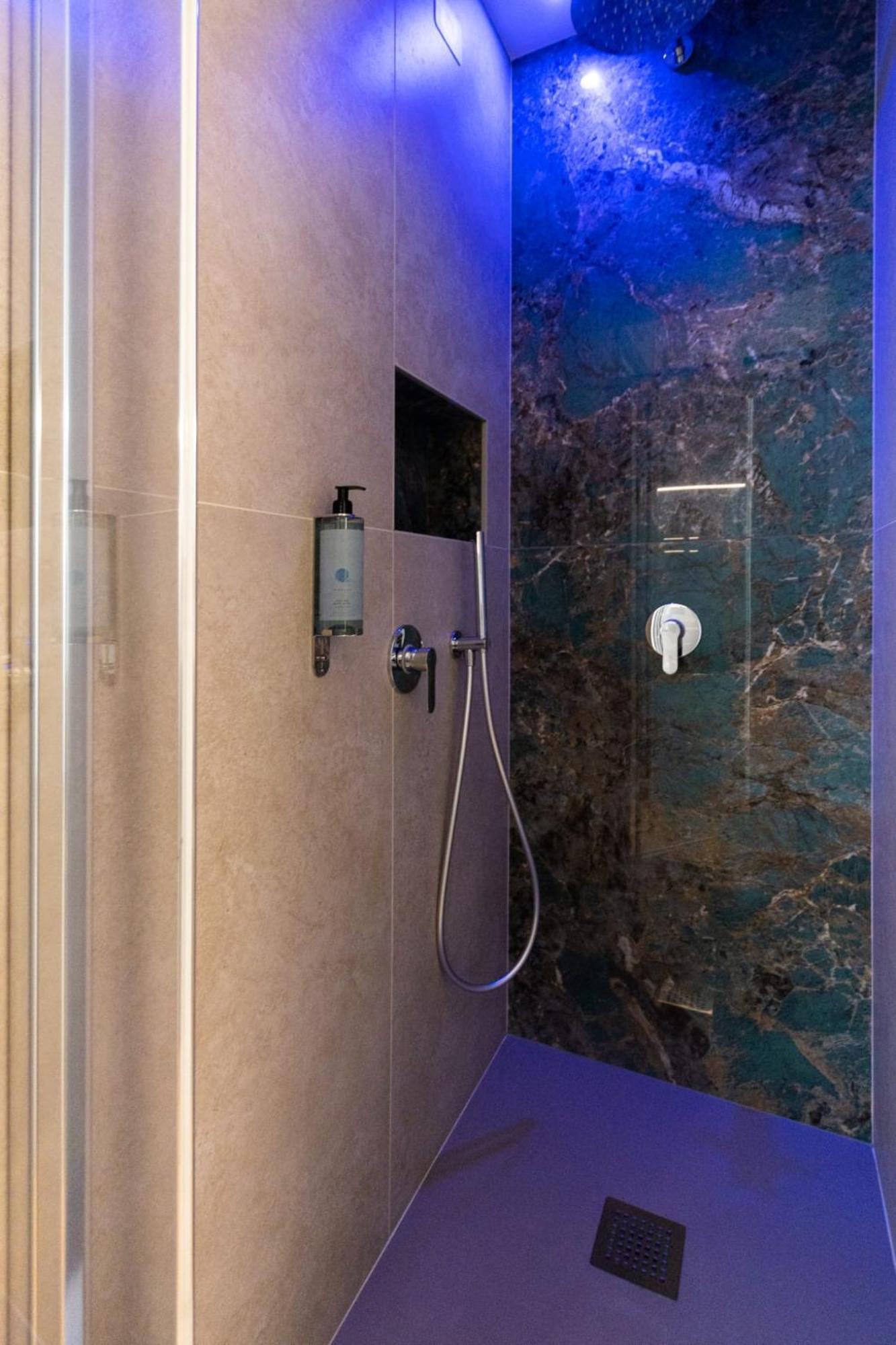 Отель Trevi Monti House Рим Экстерьер фото