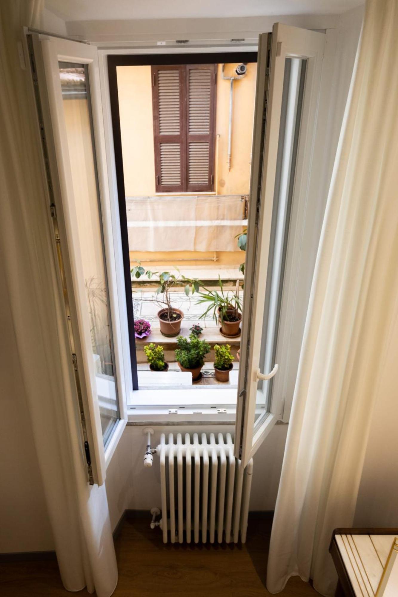 Отель Trevi Monti House Рим Экстерьер фото