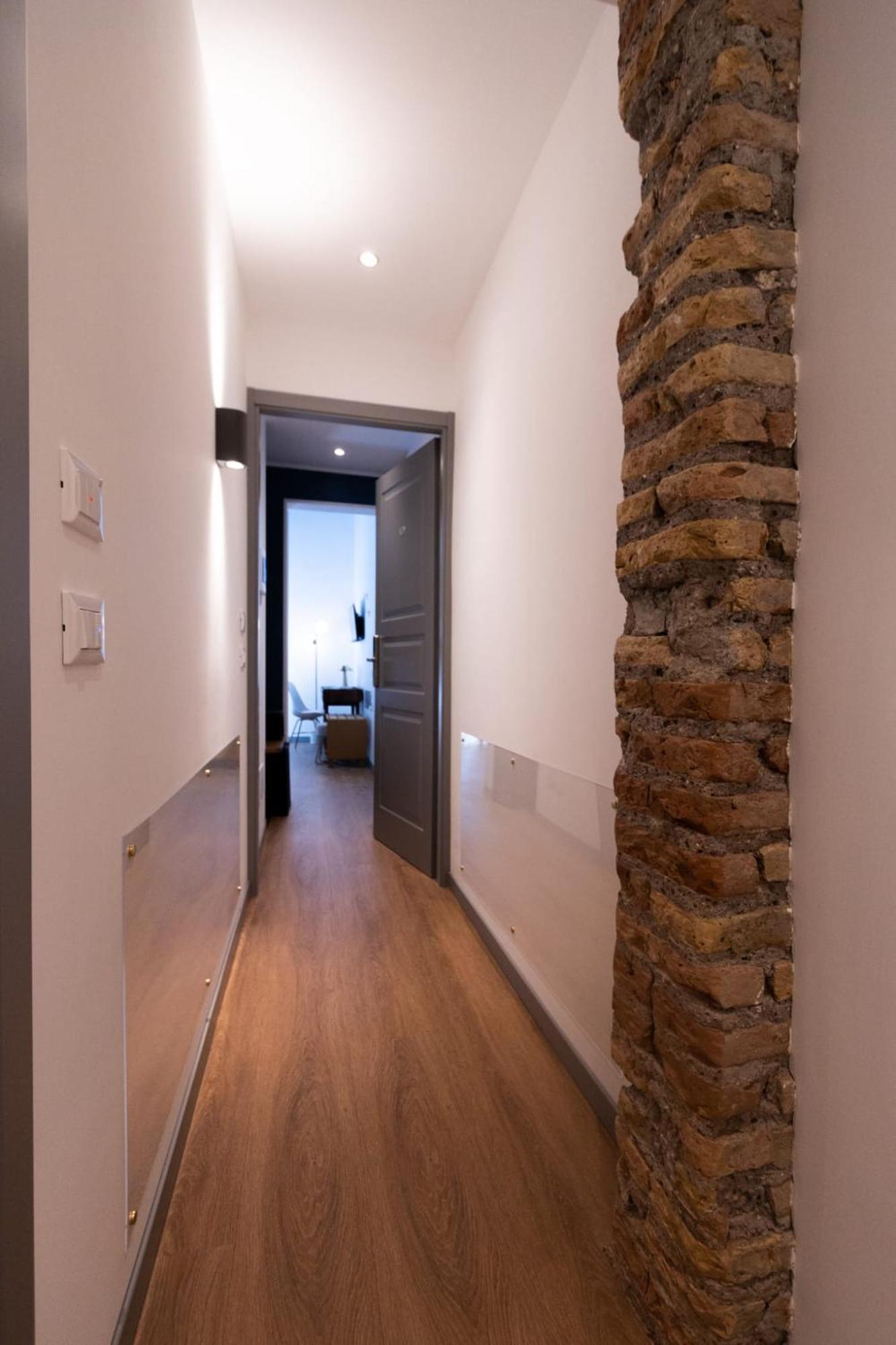 Отель Trevi Monti House Рим Экстерьер фото